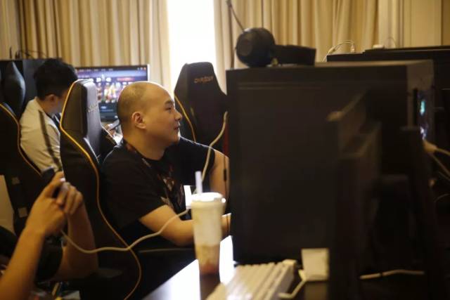 今日VIT击败FNC拿到了春季赛三连胜之后 中单选手Perkz更新推特